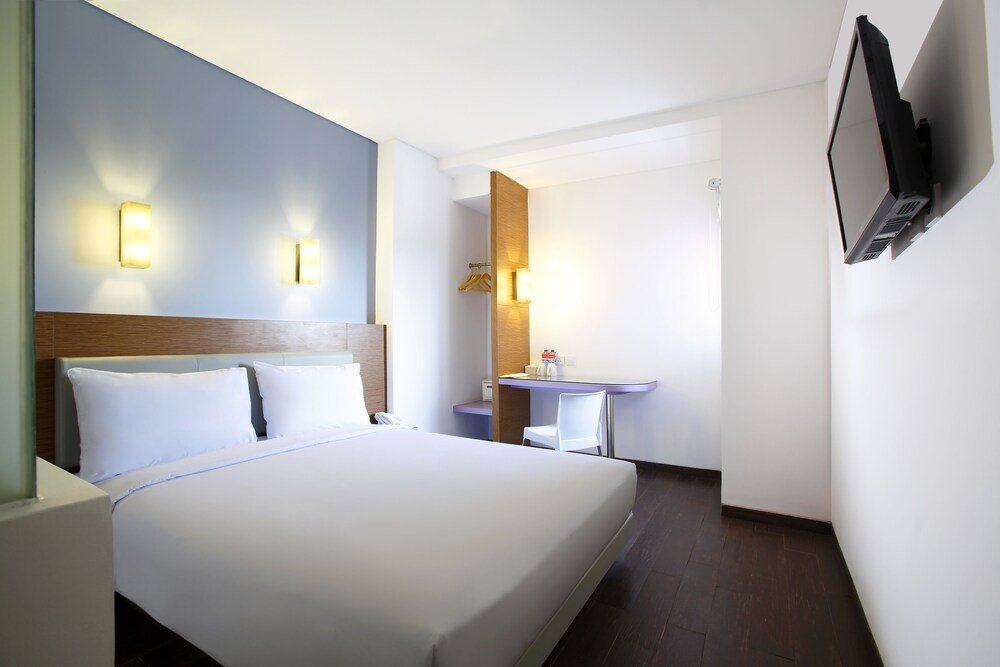 Amaris Hotel Pasar Baru Room Type - Smart Room Queen