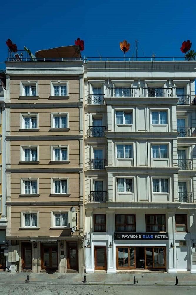 Raymond Blue Hotel