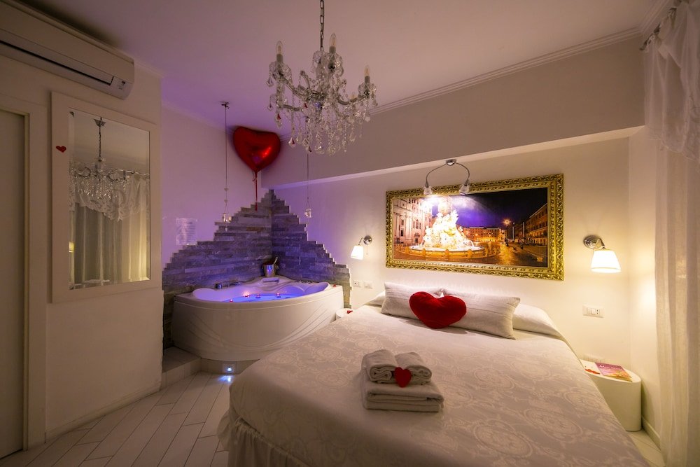 Suites Roma Tiburtina Room Type - Suite with balcony and internal jetted tub