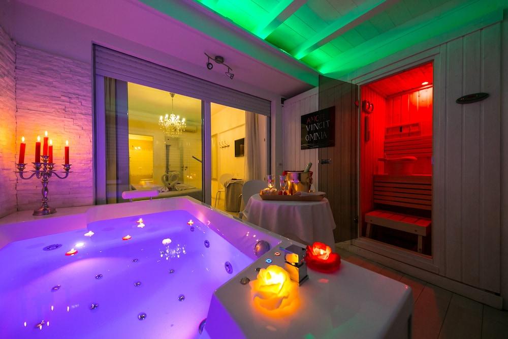 Suites Roma Tiburtina Room Type - Suite private terrace and external jetted tub + External Sauna