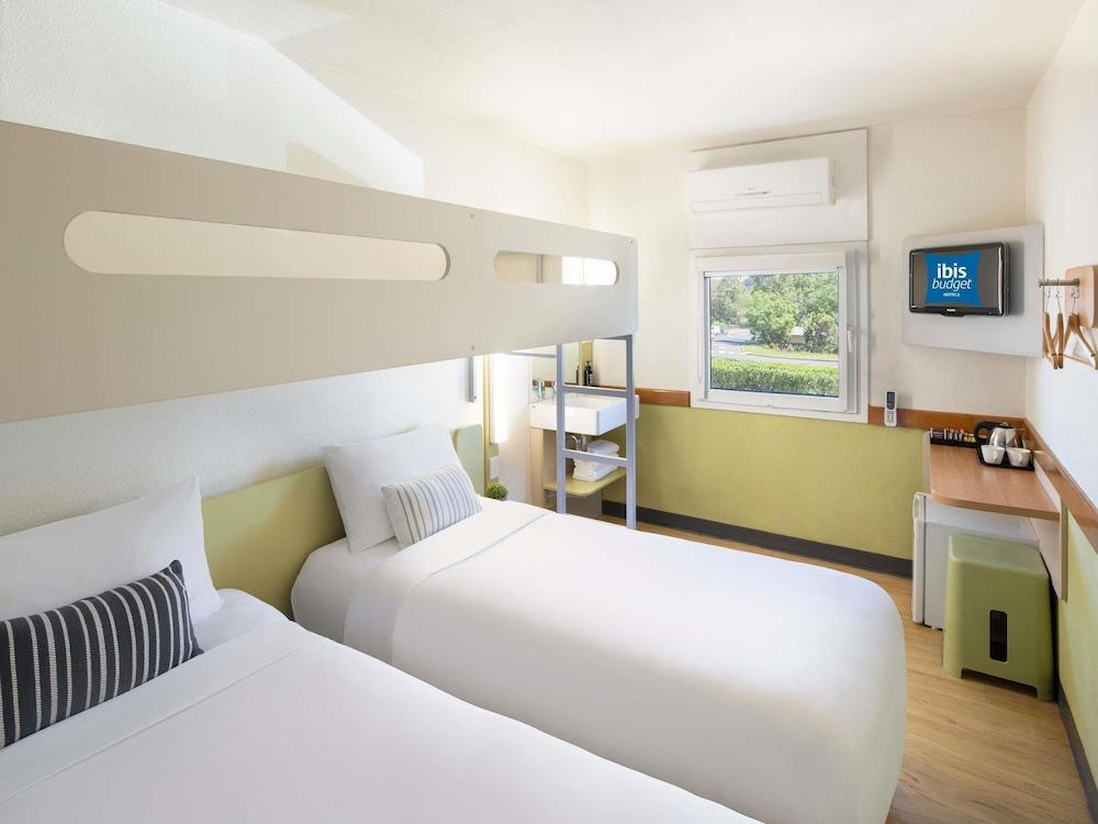 ibis budget Wentworthville Room Type - Standard room with 3 Single Beds