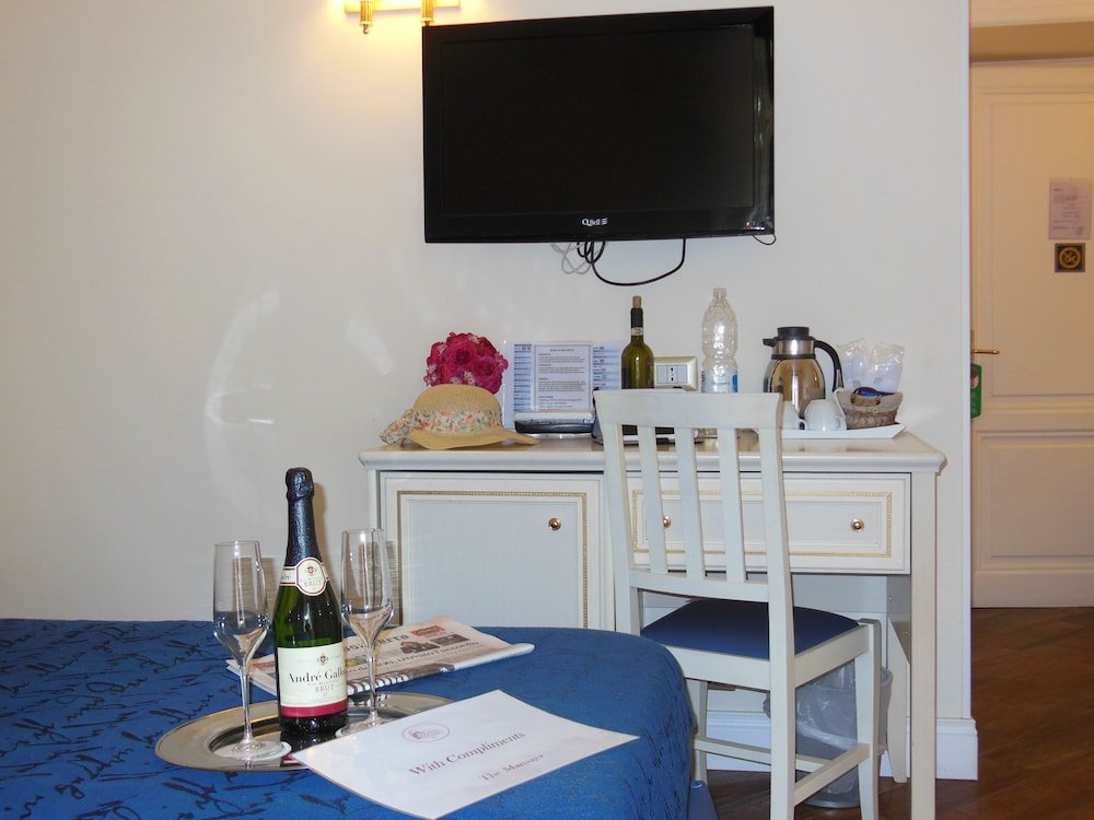 Locanda Colosseo - Tap to explore photos