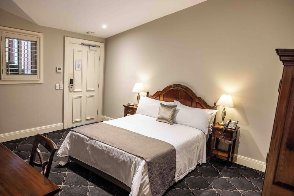Royal Hotel Randwick Room Type - Queen Accessible Room