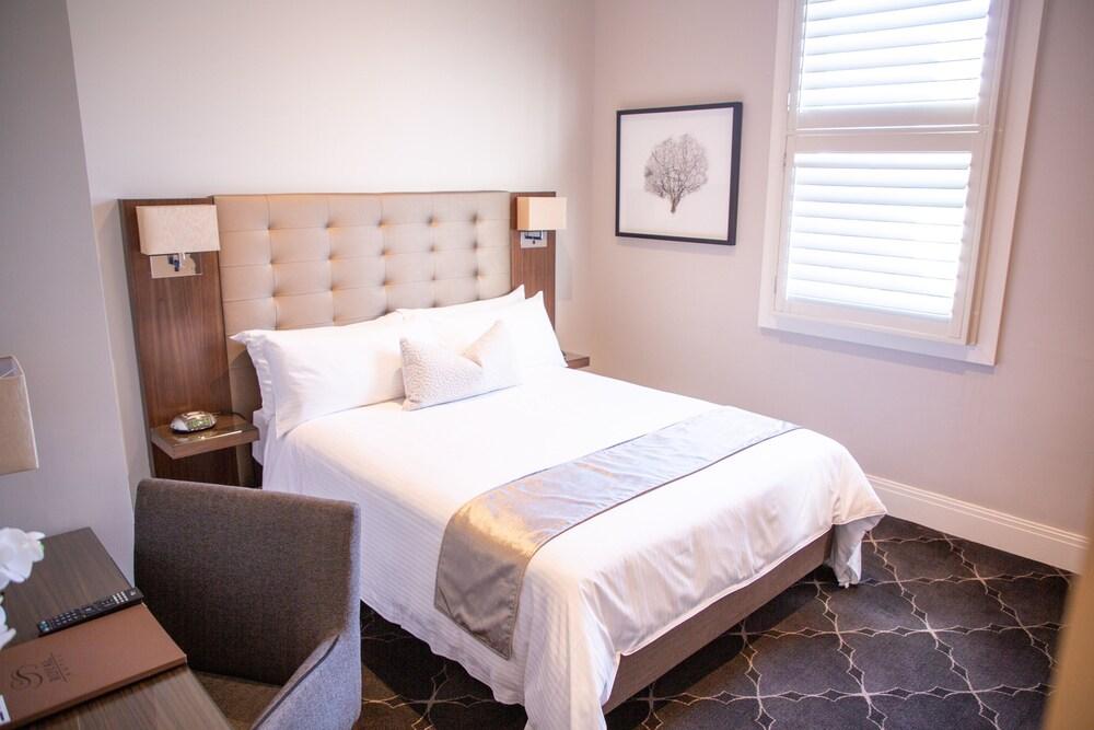Royal Hotel Randwick Room Type - Queen Room