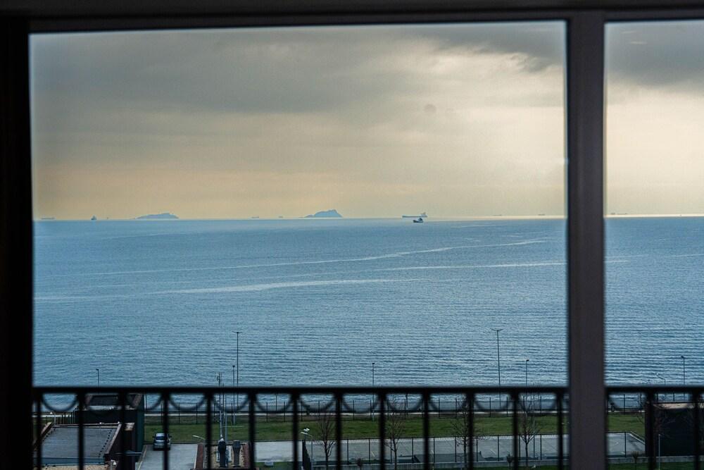 Seatanbul Hotel Room Type - Double Room with Sea View and Balcony