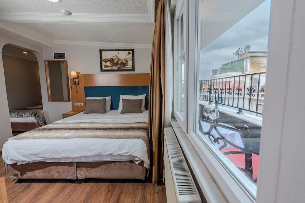 Seatanbul Hotel Room Type - Double Room with Street View and Balcony Seatanbul Hotel Room Type - Double Room with Street View and Balcony