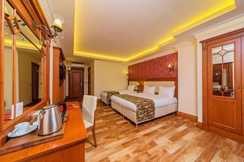 Lausos Palace Hotel Şişli Room Type - Deluxe Triple Room