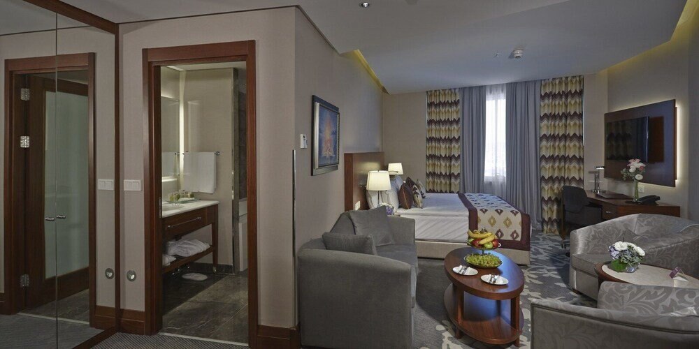 Crowne Plaza ISTANBUL - ORYAPARK Room Type - Junior Suite, 1 King Bed