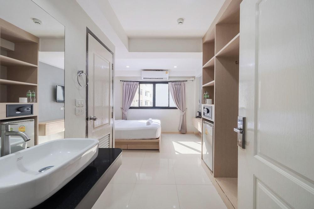 La Porte Pratunam Hotel Room Type - Superior Double Room