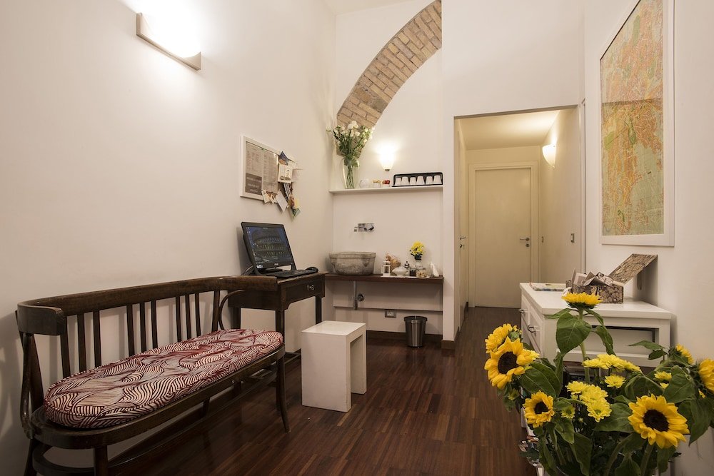 Arco del Lauro Bed & Breakfast - Tap to explore photos