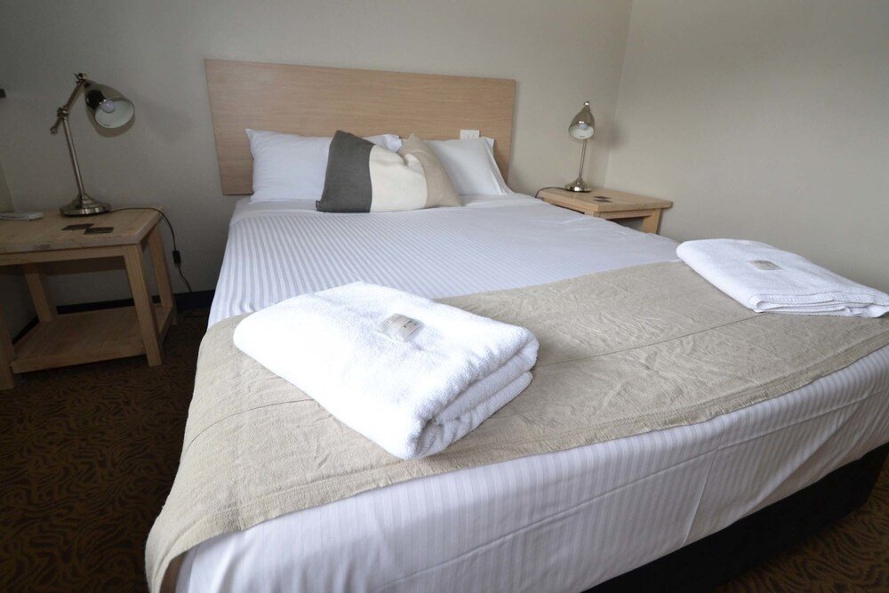 Crossroads Hotel Liverpool Room Type - Deluxe Room, 1 Double Bed (Queen Room)