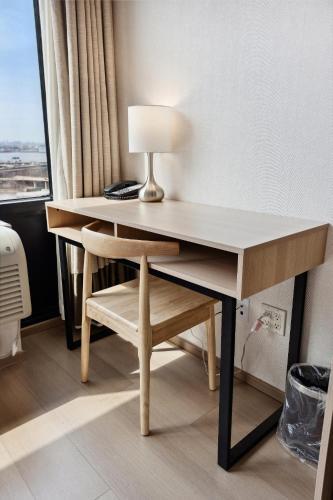 Ramada by Wyndham Flushing Queens - Tap to explore photos