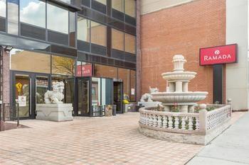 Ramada by Wyndham Flushing Queens - Tap to explore photos