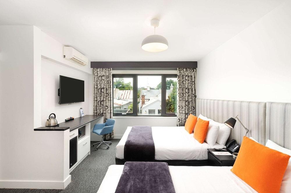 Comfort Hotel East Melbourne - Tap to explore photos