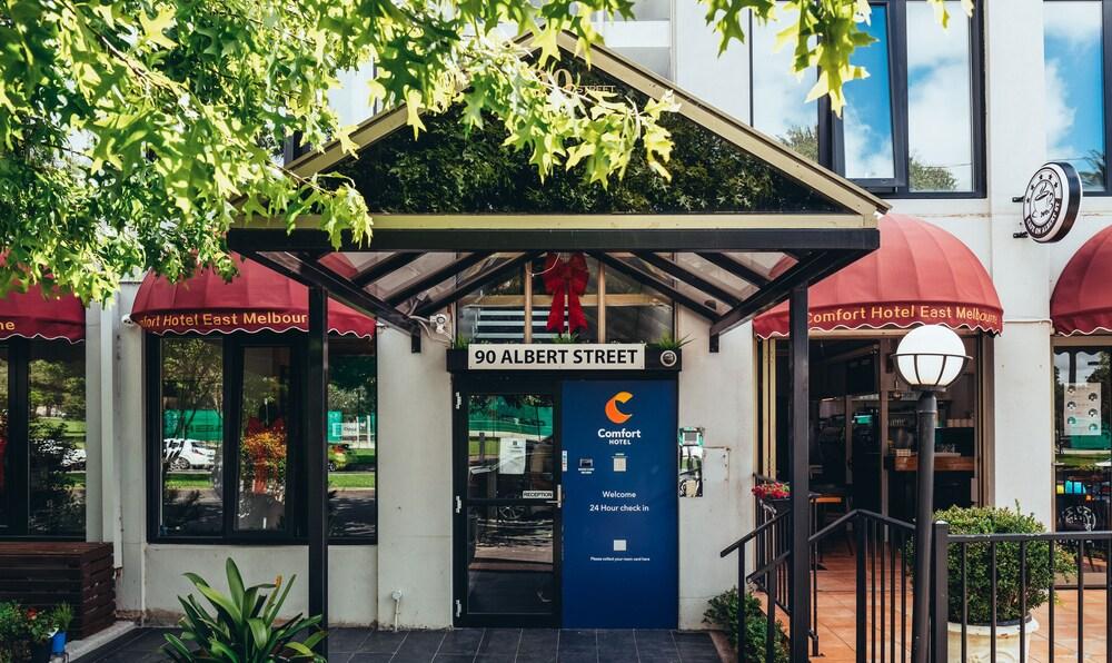 Comfort Hotel East Melbourne - Tap to explore photos