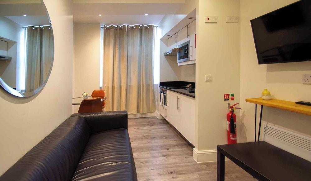 Hyde Park Superior Apartments Room Type - Deluxe Studio, 1 Double Bed, Non Smoking, Kitchen Hyde Park Superior Apartments Room Type - Deluxe Studio, 1 Double Bed, Non Smoking, Kitchen