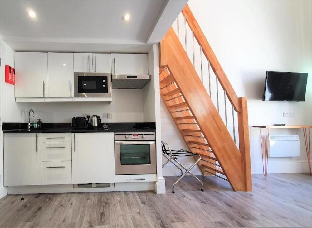 Hyde Park Superior Apartments Room Type - Deluxe Duplex, Kitchen