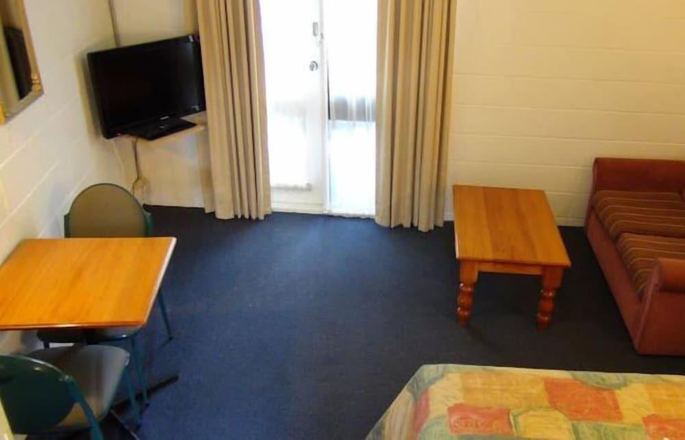 Pathfinder Motel Room Type - Family Room Pathfinder Motel Room Type - Family Room