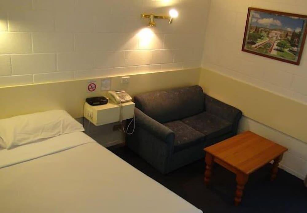 Pathfinder Motel Room Type - Queen Room