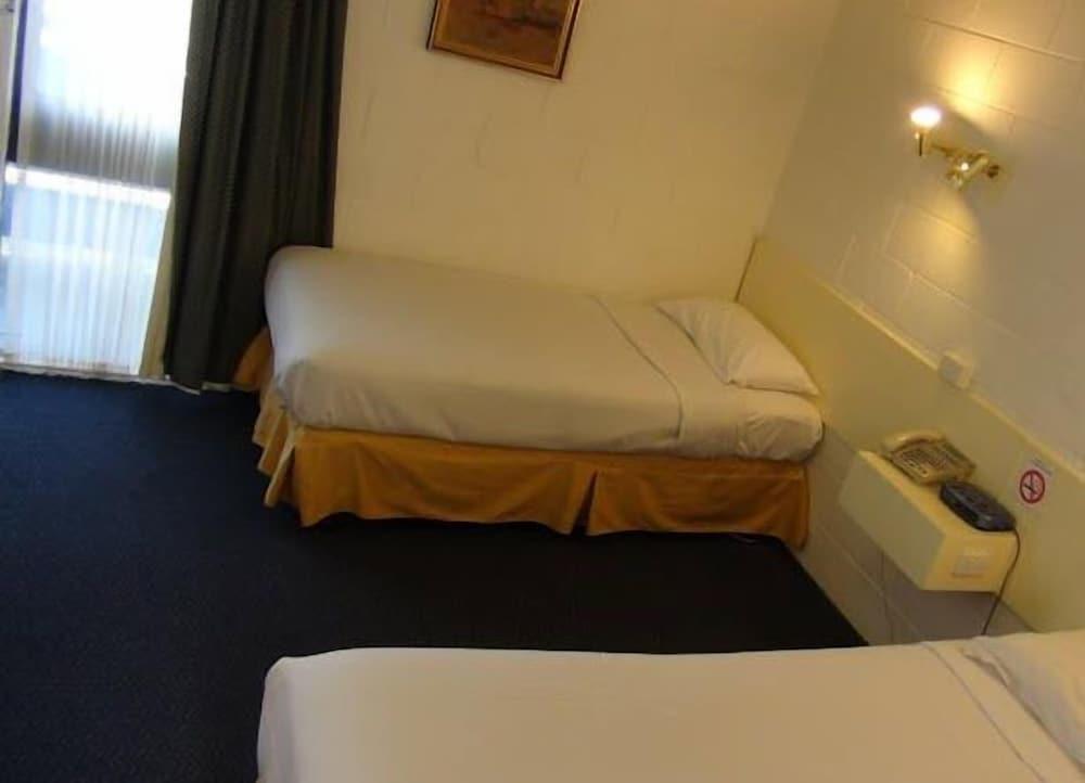 Pathfinder Motel Room Type - Twin Room