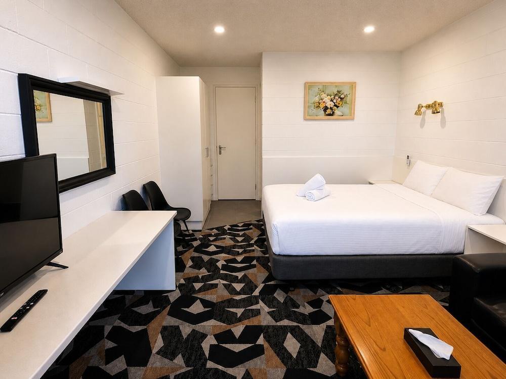 Pathfinder Motel Room Type - Queen Room