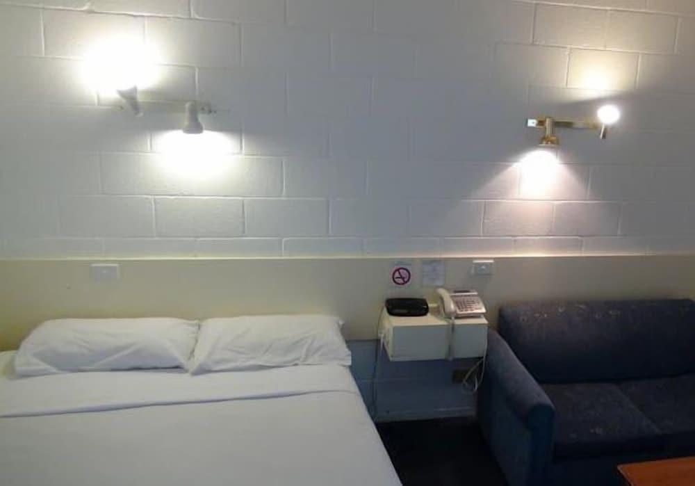 Pathfinder Motel Room Type - Double Room