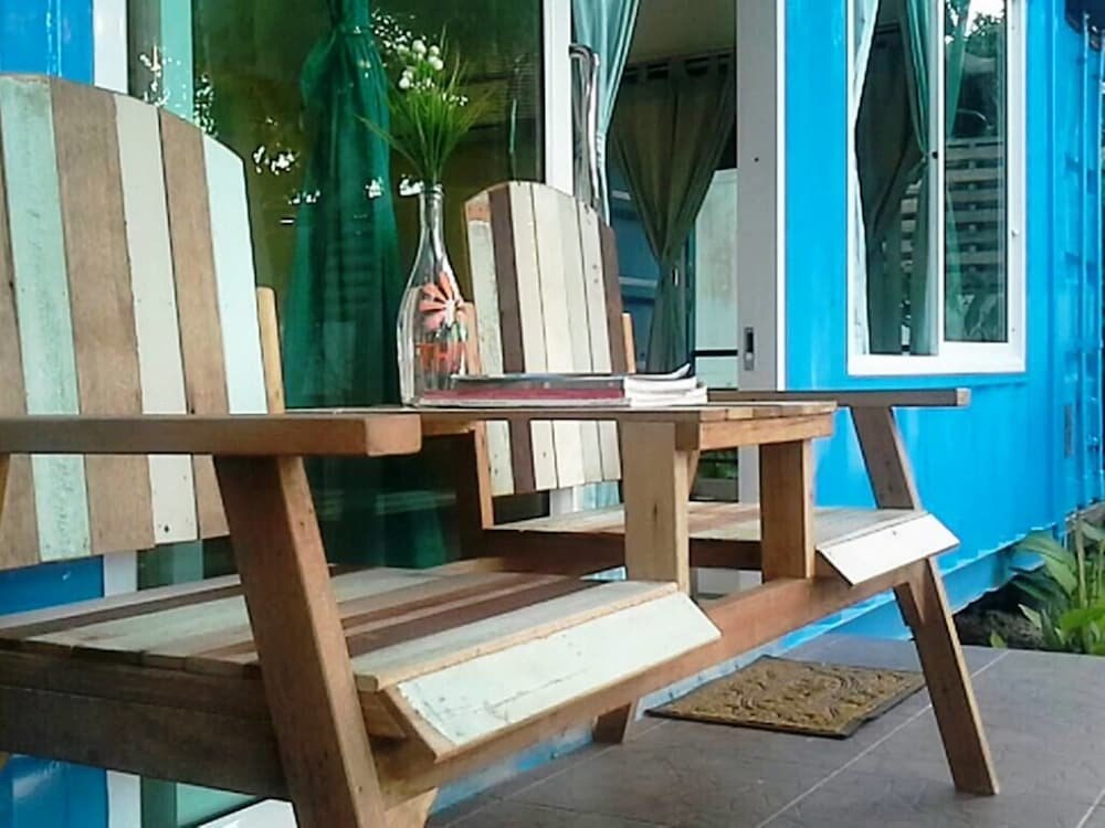 Think & Retro Cafe Lipa Noi Samui - Tap to explore photos