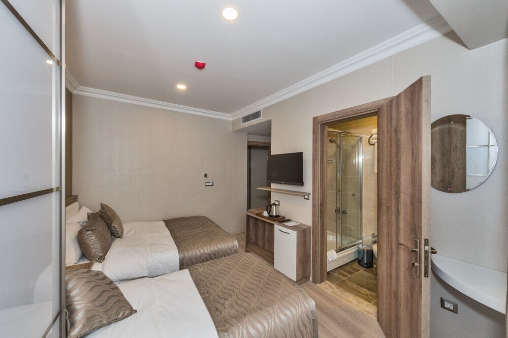 Alphonse Hotel Room Type - Standard Triple Room, City View Alphonse Hotel Room Type - Standard Triple Room, City View