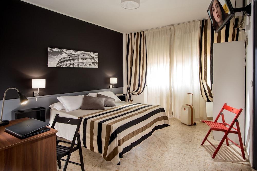 Radio Hotel Room Type - Comfort Room