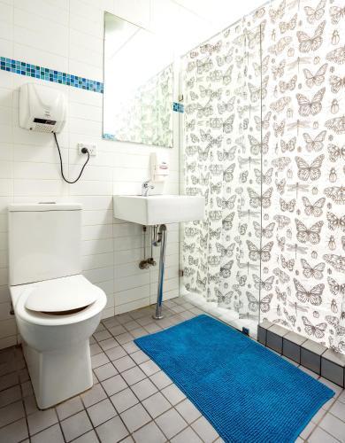 Original Backpackers Room Type - Bed in 8-Bed Female Dormitory Room with Shared Bathroom  (age 18-36 years)