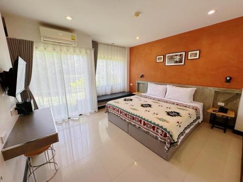 Ideo Phuket Hotel Room Type - Superior King Room
