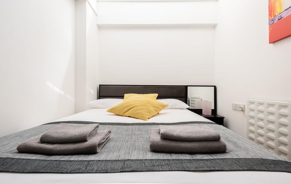 Central Hoxton Shoreditch Room Type - Economy Double Room, Ensuite
