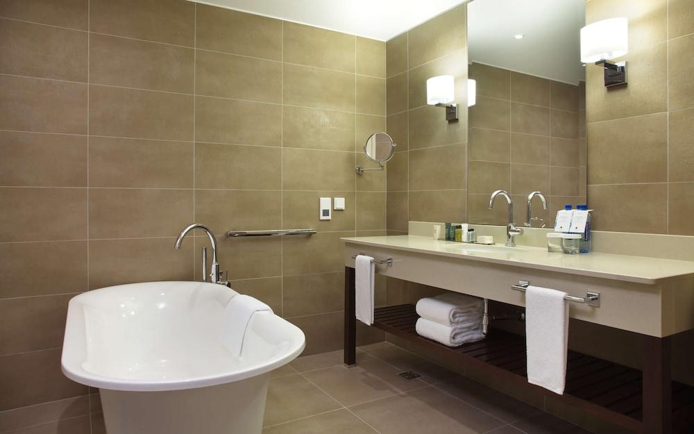 DoubleTree by Hilton Hotel Moscow - Marina - Tap to explore photos