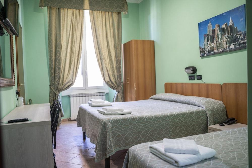 Hotel Ferrarese Roma - Tap to explore photos