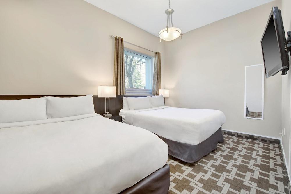 Willowdale Hotel Toronto North York Room Type - Family Suite, Multiple Beds, Kitchenette Willowdale Hotel Toronto North York Room Type - Family Suite, Multiple Beds, Kitchenette