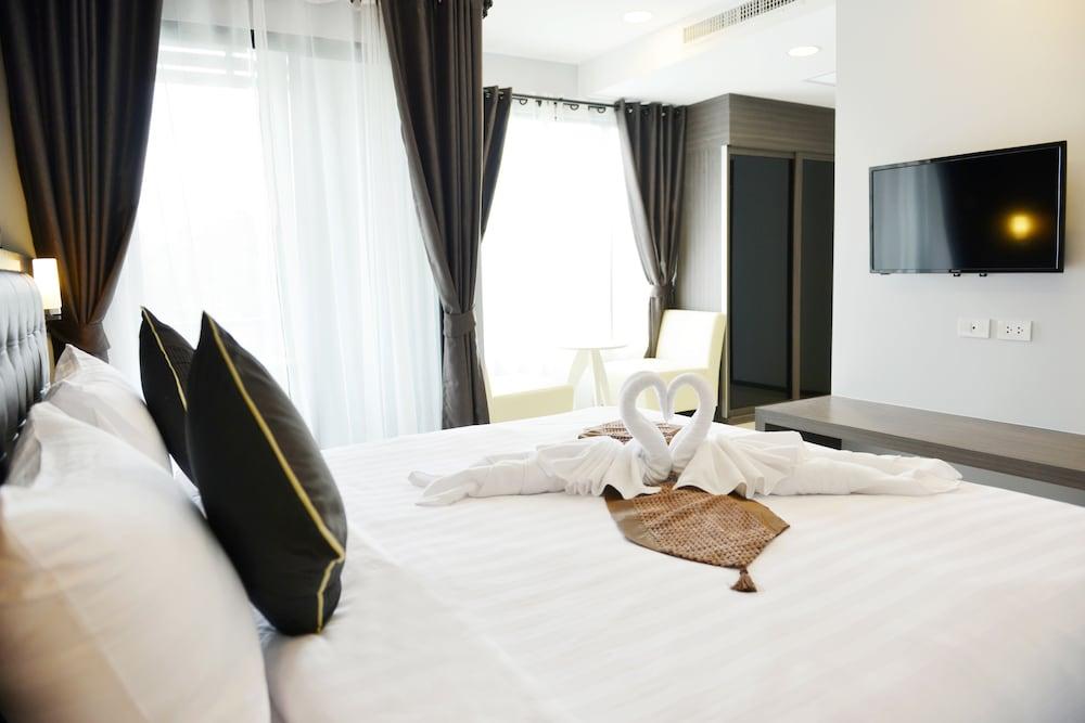 Picnic Hotel Bangkok Room Type - Superior Double Room Picnic Hotel Bangkok Room Type - Superior Double Room