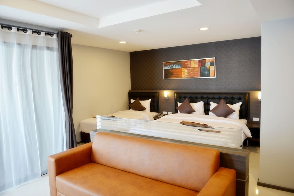 Picnic Hotel Bangkok Room Type - Deluxe Triple Room