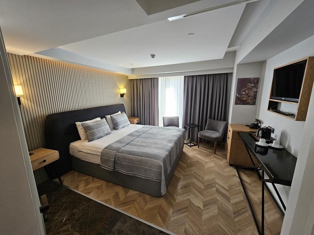 Anthemis Hotel Room Type - Deluxe Room French Balcony