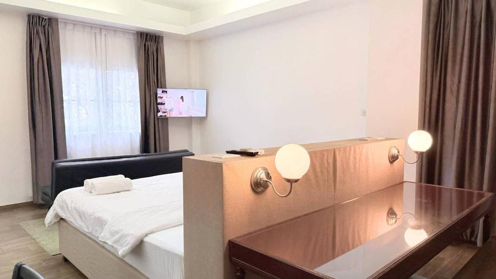 Issara House Bangkok Room Type - Premium Double Room