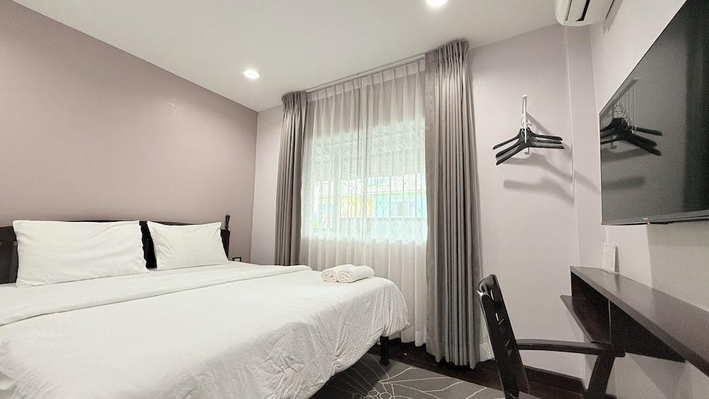 Issara House Bangkok Room Type - Superior Double Room