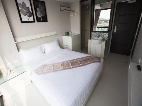Serenotel Pattaya Beach Front Room Type - Standard Double Room