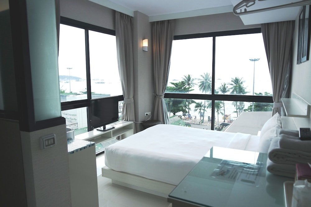 Serenotel Pattaya Beach Front Room Type - Standard Room, Sea View