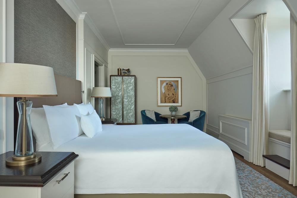 Waldorf Astoria Amsterdam by Hilton Room Type - Deluxe Room, 1 King Bed