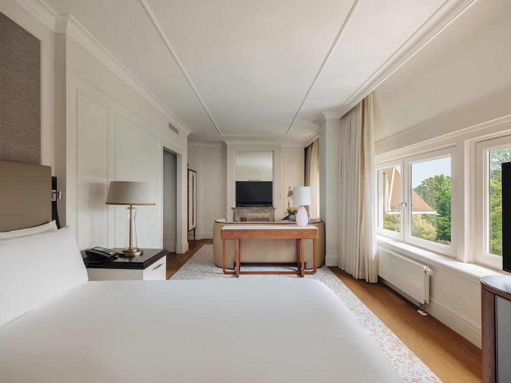 Waldorf Astoria Amsterdam by Hilton Room Type - Junior Suite, 1 King Bed