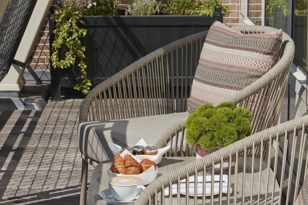 Waldorf Astoria Amsterdam by Hilton Room Type - Junior Suite, 1 King Bed, Balcony