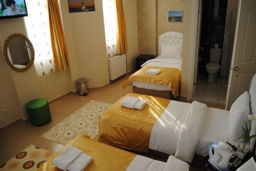 Lotus Hotel Room Type - Standard Triple Room