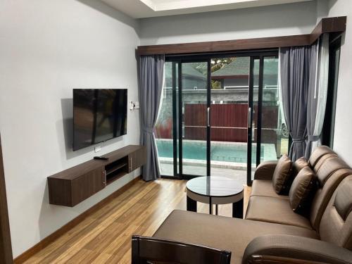 Aonang Oscar Pool Villas - Tap to explore photos