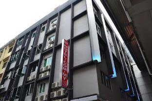 Easy Hotel Kl Sentral - Tap to explore photos