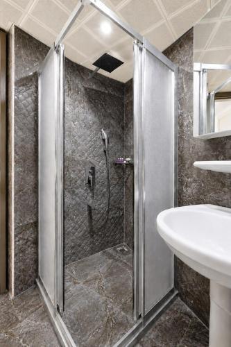 Kuran Hotel International Room Type - Standard Triple Room