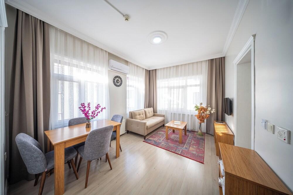 Feyza Apartments Room Type - Deluxe Apartment, Kitchen (Quadruple )